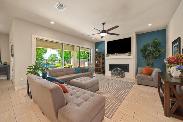 405 Olivadi Way, Sacramento, CA 95834