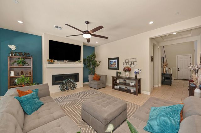 405 Olivadi Way, Sacramento, CA 95834