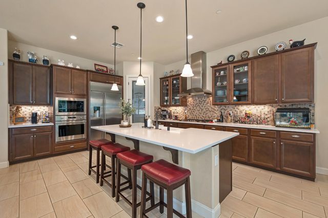 405 Olivadi Way, Sacramento, CA 95834