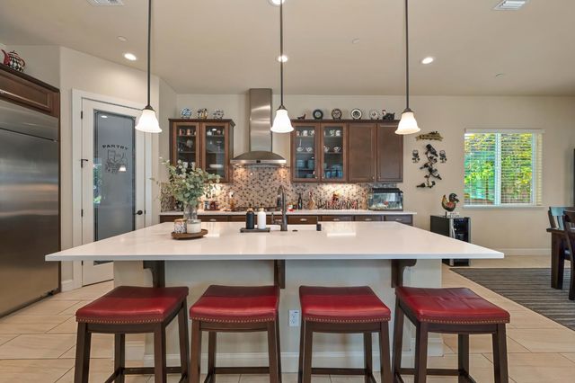 405 Olivadi Way, Sacramento, CA 95834