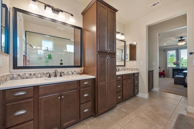 405 Olivadi Way, Sacramento, CA 95834