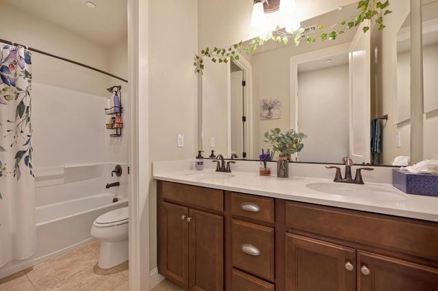405 Olivadi Way, Sacramento, CA 95834
