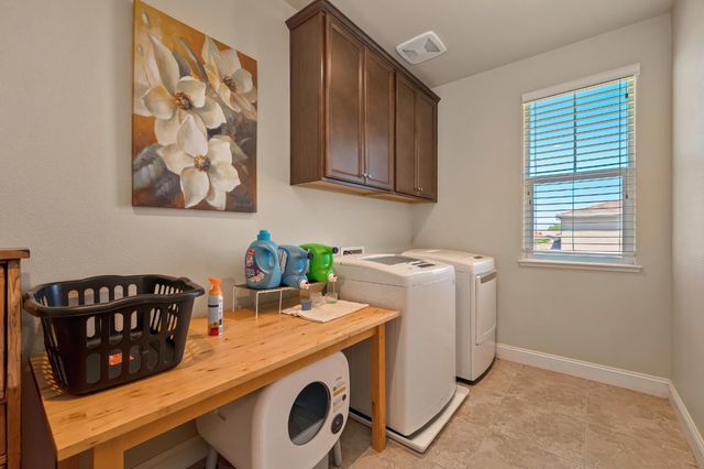 405 Olivadi Way, Sacramento, CA 95834