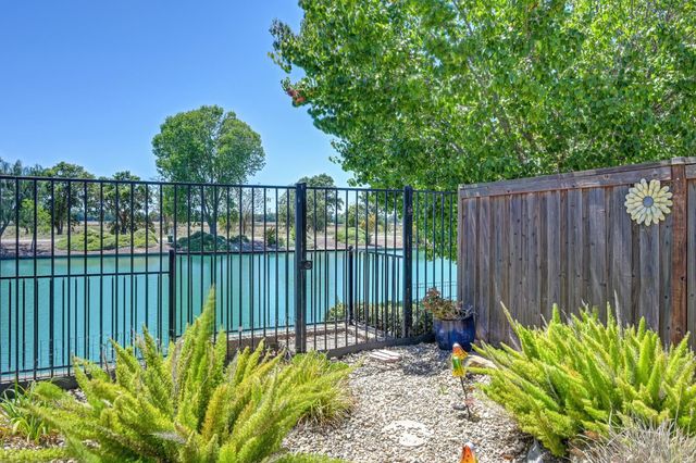 405 Olivadi Way, Sacramento, CA 95834