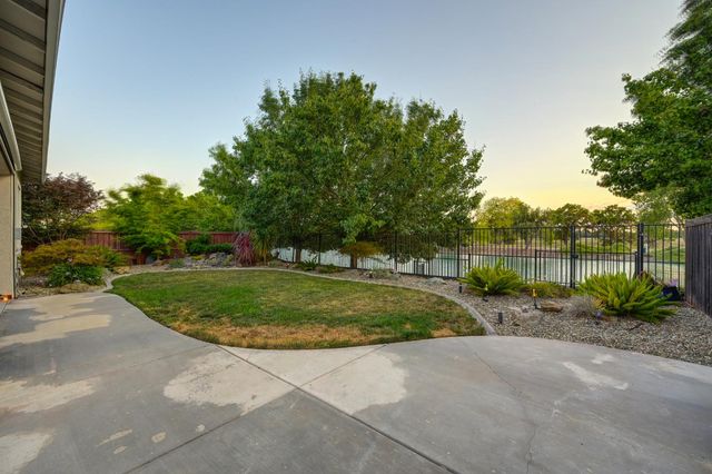 405 Olivadi Way, Sacramento, CA 95834