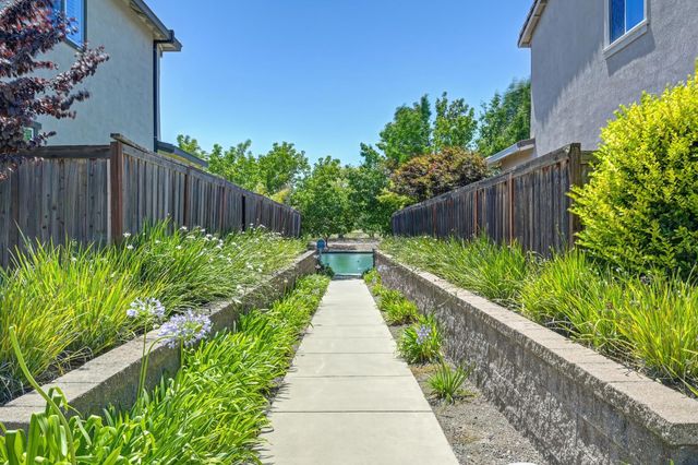 405 Olivadi Way, Sacramento, CA 95834