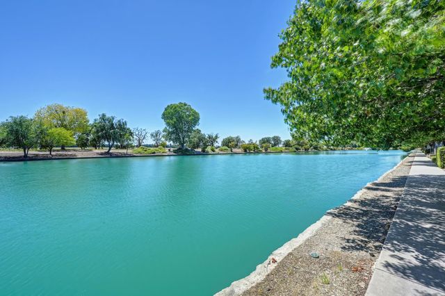 405 Olivadi Way, Sacramento, CA 95834