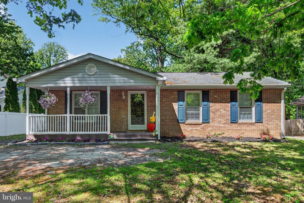 Image 1 of property listing at 11789 LITTLE COVE POINT RD, Lusby, MD 20657