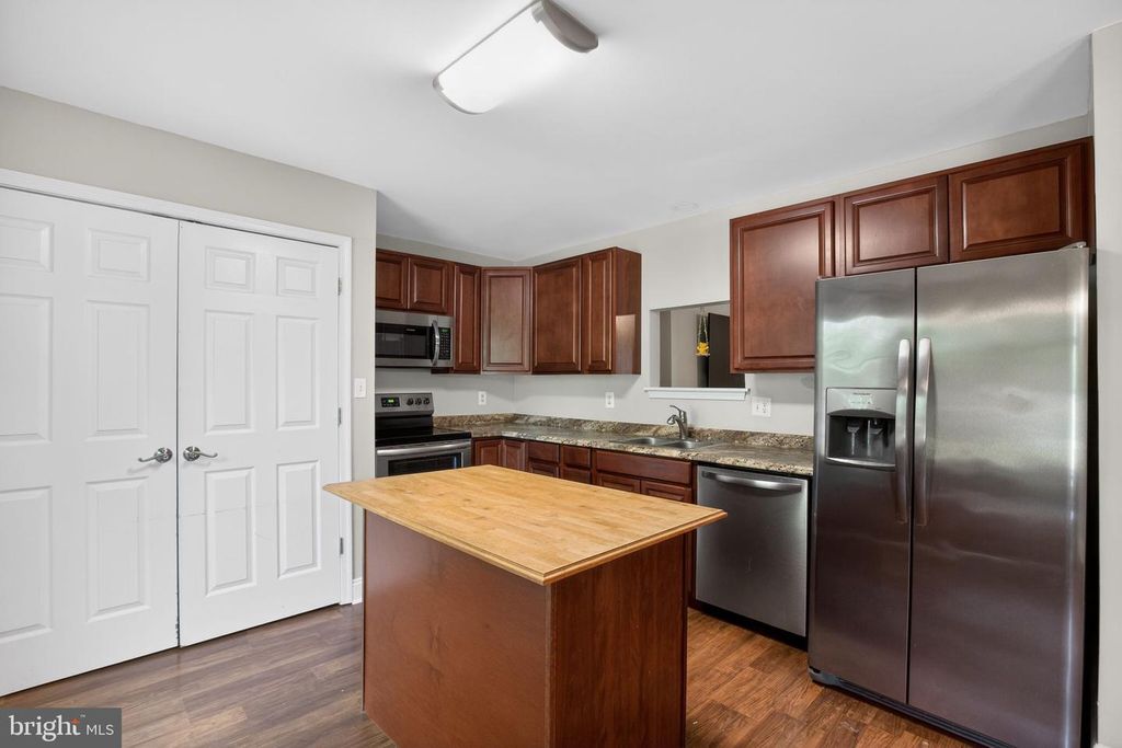 Image 10 of property listing at 11789 LITTLE COVE POINT RD, Lusby, MD 20657