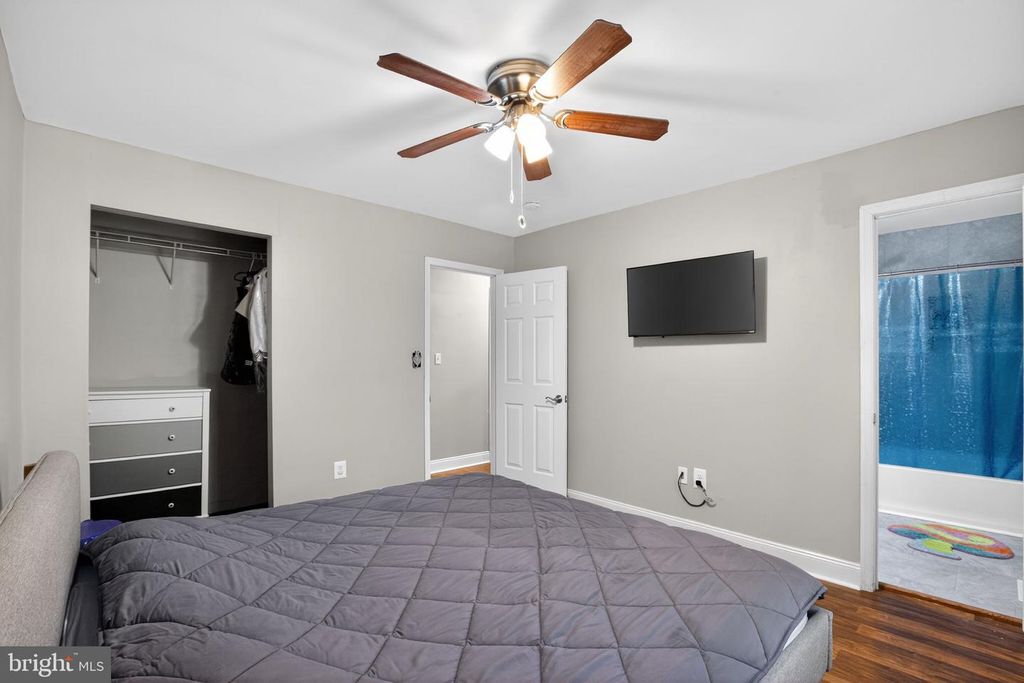 Image 12 of property listing at 11789 LITTLE COVE POINT RD, Lusby, MD 20657