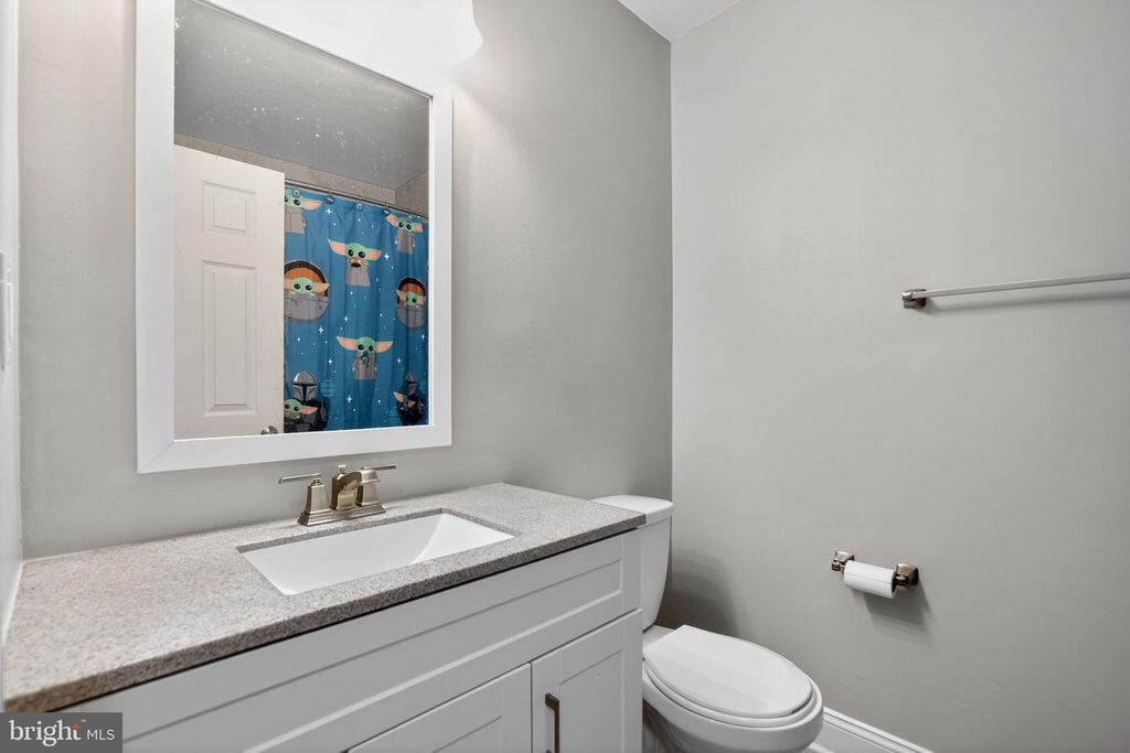 Image 16 of property listing at 11789 LITTLE COVE POINT RD, Lusby, MD 20657