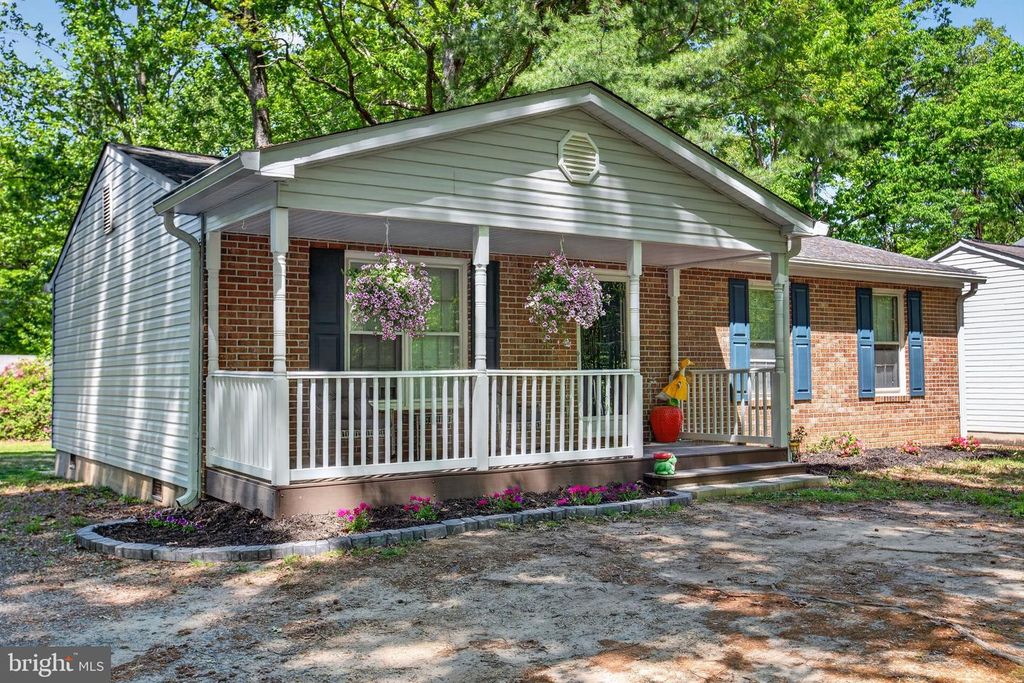 Image 2 of property listing at 11789 LITTLE COVE POINT RD, Lusby, MD 20657