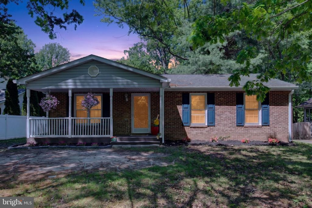 Image 3 of property listing at 11789 LITTLE COVE POINT RD, Lusby, MD 20657