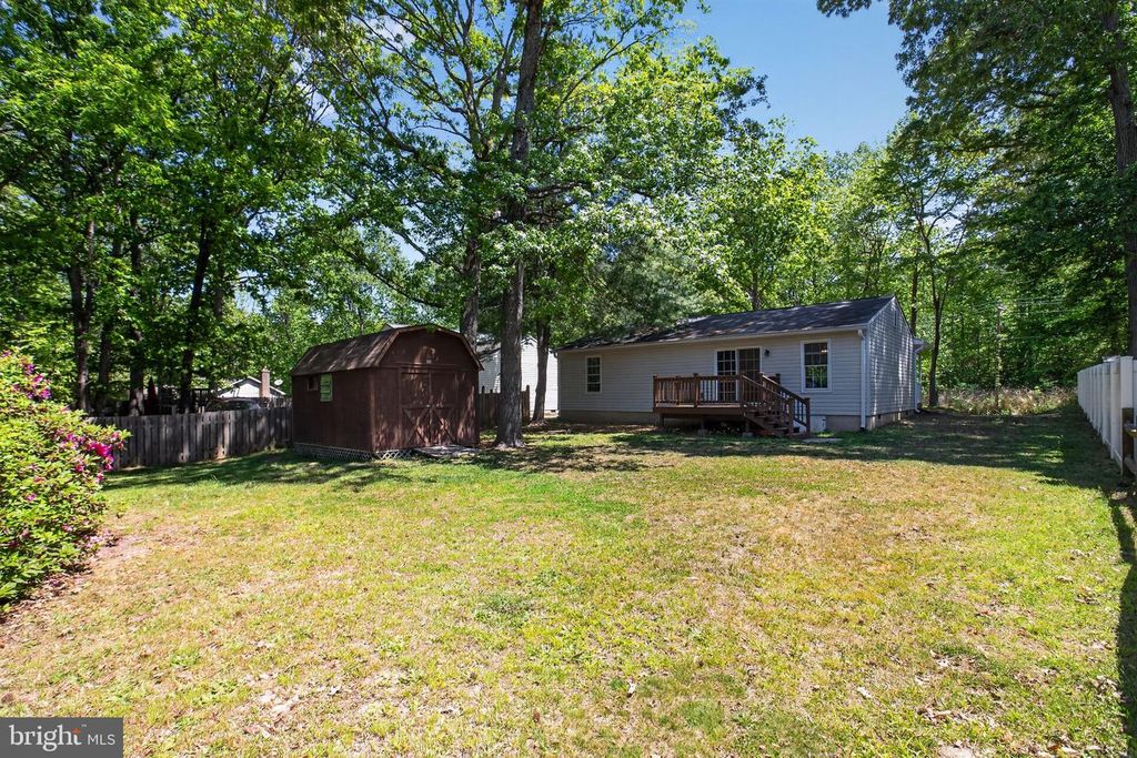 Image 4 of property listing at 11789 LITTLE COVE POINT RD, Lusby, MD 20657