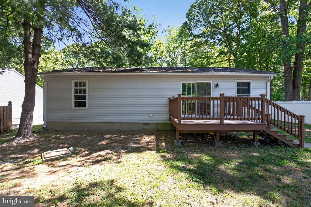 Image 5 of property listing at 11789 LITTLE COVE POINT RD, Lusby, MD 20657