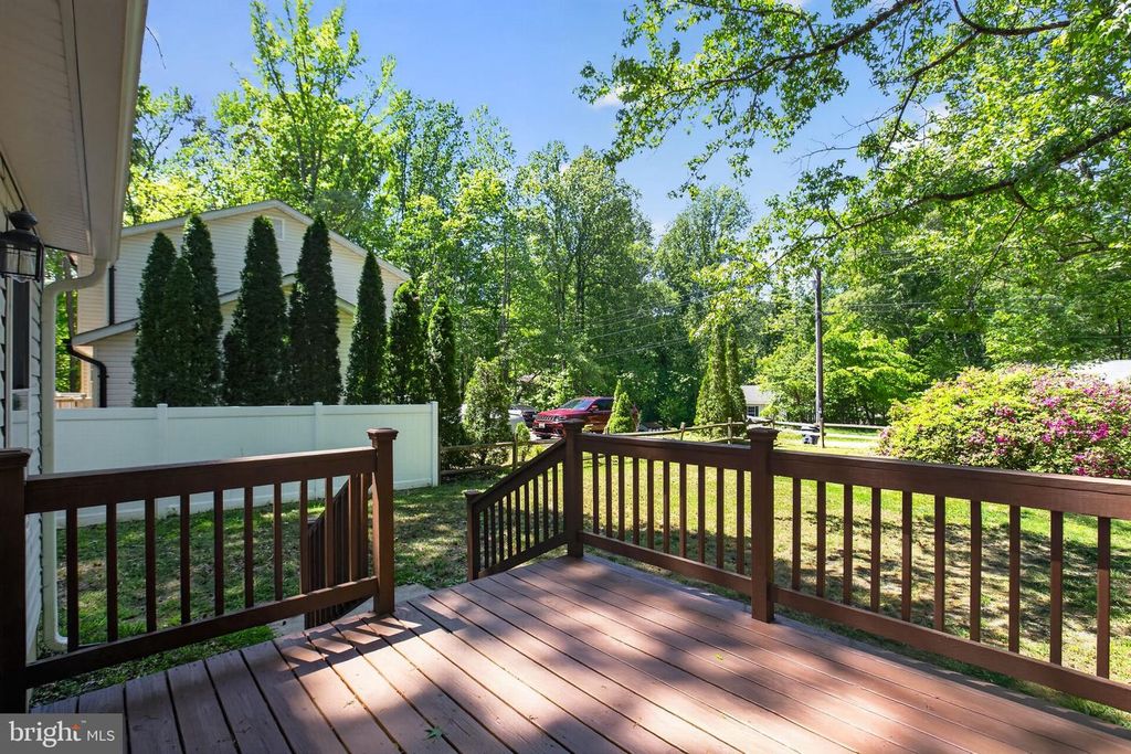 Image 6 of property listing at 11789 LITTLE COVE POINT RD, Lusby, MD 20657