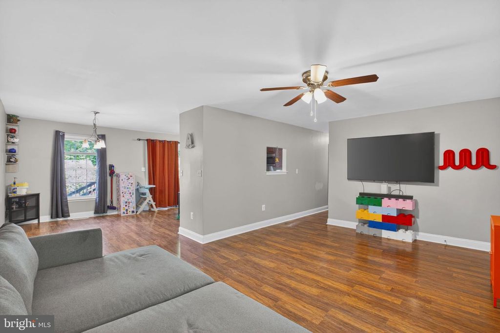 Image 9 of property listing at 11789 LITTLE COVE POINT RD, Lusby, MD 20657