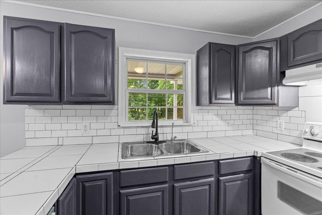 724 Shelly Lane, Rossville, GA 30741