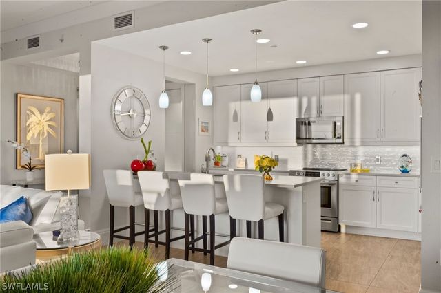 1035 3rd AVE S 407, Naples, FL 34102