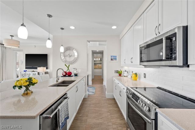 1035 3rd AVE S 407, Naples, FL 34102