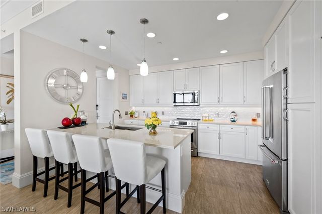 1035 3rd AVE S 407, Naples, FL 34102