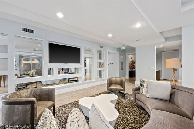 1035 3rd AVE S 407, Naples, FL 34102