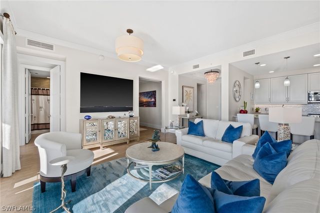 1035 3rd AVE S 407, Naples, FL 34102