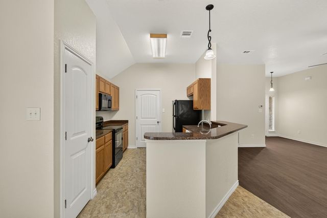 1512 Shadow WALK, Lockhart, TX 78644