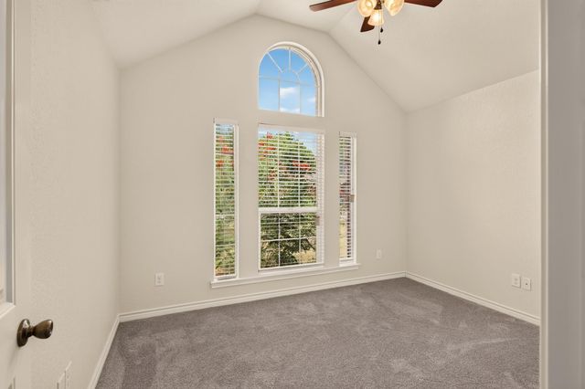 1512 Shadow WALK, Lockhart, TX 78644