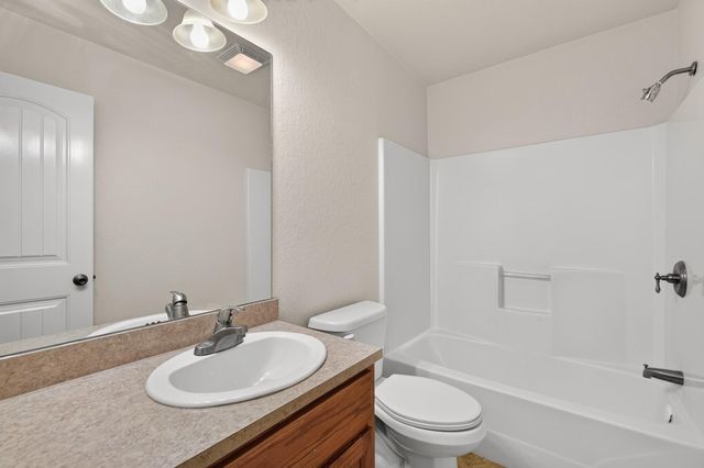 1512 Shadow WALK, Lockhart, TX 78644