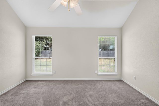1512 Shadow WALK, Lockhart, TX 78644
