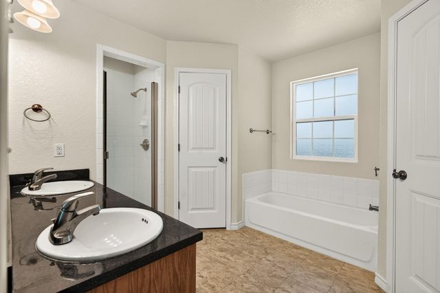 1512 Shadow WALK, Lockhart, TX 78644