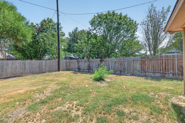 1512 Shadow WALK, Lockhart, TX 78644