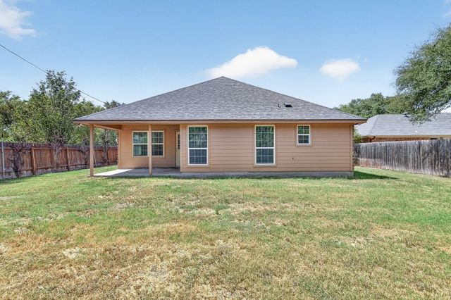 1512 Shadow WALK, Lockhart, TX 78644