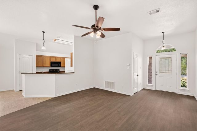 1512 Shadow WALK, Lockhart, TX 78644