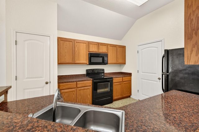 1512 Shadow WALK, Lockhart, TX 78644