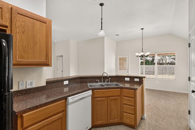 1512 Shadow WALK, Lockhart, TX 78644