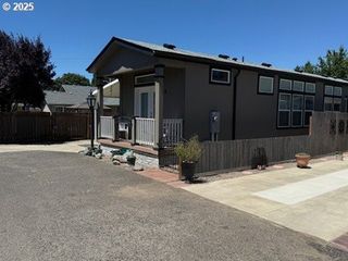 1200 SHERATON Dr 4, Eugene, OR 97401