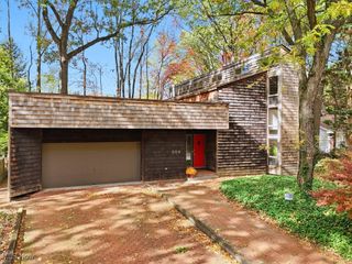 384 Burr Oak Drive, Kent, OH 44240
