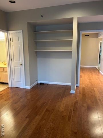 567 Sarah Lane 301, Creve Coeur, MO 63141