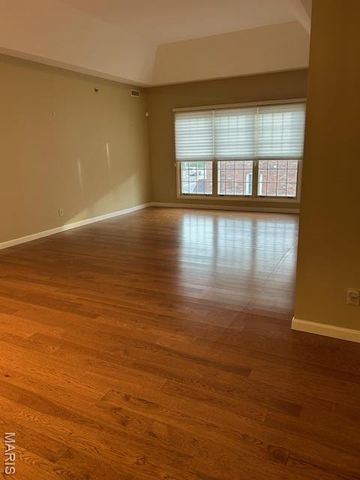 567 Sarah Lane 301, Creve Coeur, MO 63141