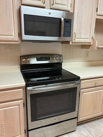 567 Sarah Lane 301, Creve Coeur, MO 63141