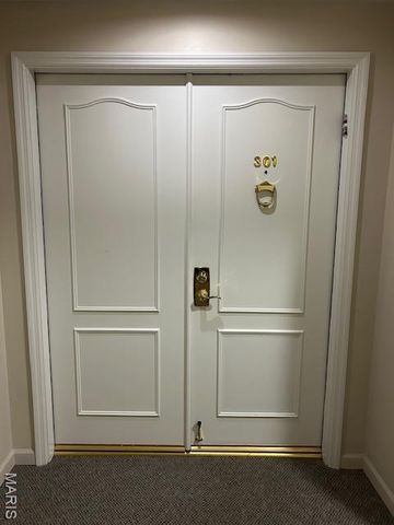 567 Sarah Lane 301, Creve Coeur, MO 63141