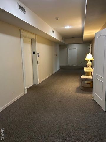 567 Sarah Lane 301, Creve Coeur, MO 63141