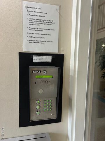 567 Sarah Lane 301, Creve Coeur, MO 63141