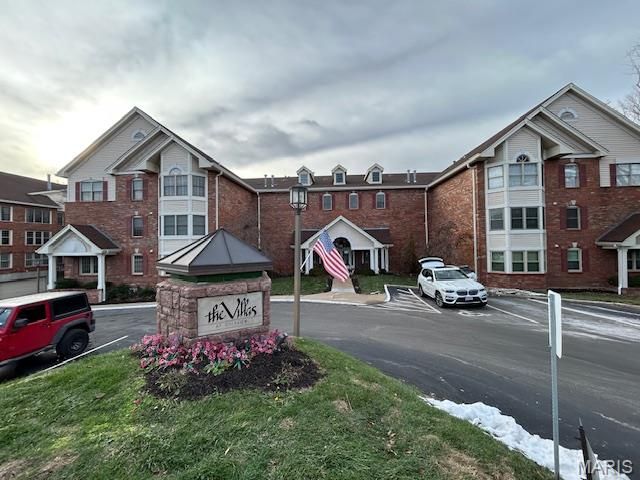 567 Sarah Lane 301, Creve Coeur, MO 63141