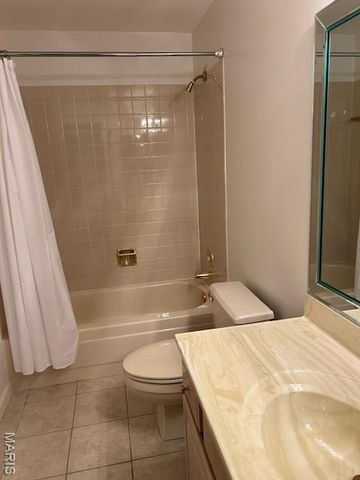 567 Sarah Lane 301, Creve Coeur, MO 63141