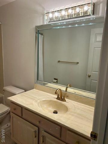 567 Sarah Lane 301, Creve Coeur, MO 63141