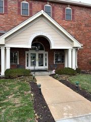 567 Sarah Lane 301, Creve Coeur, MO 63141