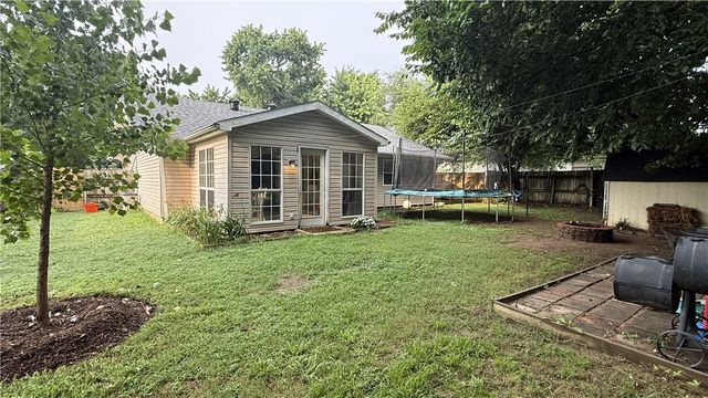 1019 W School Street, Siloam Springs, AR 72761